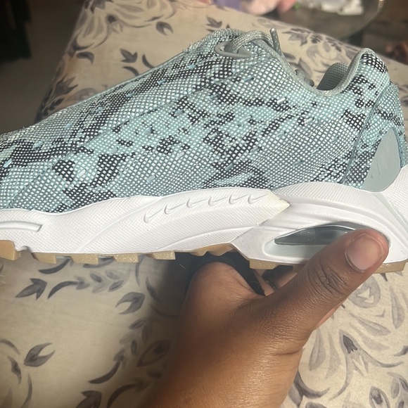 Brand new Nike hot step air terra shoes! Men’s 7, women’s 8.5 - Picture 5 of 5